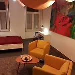 Stylish Art - Wifi & Great Location Apartment *