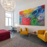 Stylish Art - Wifi & Great Location Apartment *