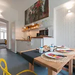 Apartment Stylish Art - Wifi & Great Location