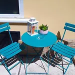 Stylish Art - Wifi & Great Location Apartment