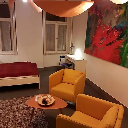 Stylish Art - Wifi & Great Location Apartment *